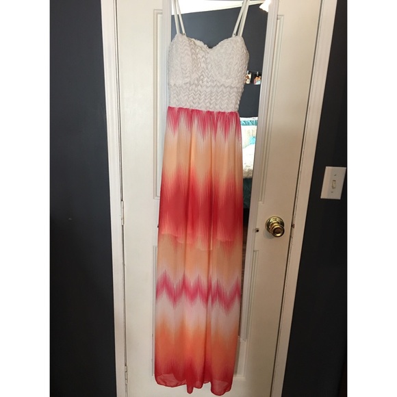 SOLD‼️ Maxi Dress - Picture 3 of 3